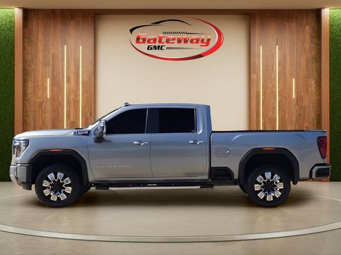 Used 2025 GMC Sierra 2500 Denali w/ Denali Reserve Package AWD/4WD image 8