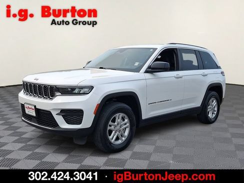 Used 2023 Jeep Grand Cherokee Laredo w/ Luxury Tech Group I AWD/4WD image 3