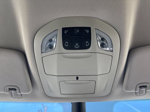 Used 2024 Chrysler Pacifica Touring-L FWD image 15