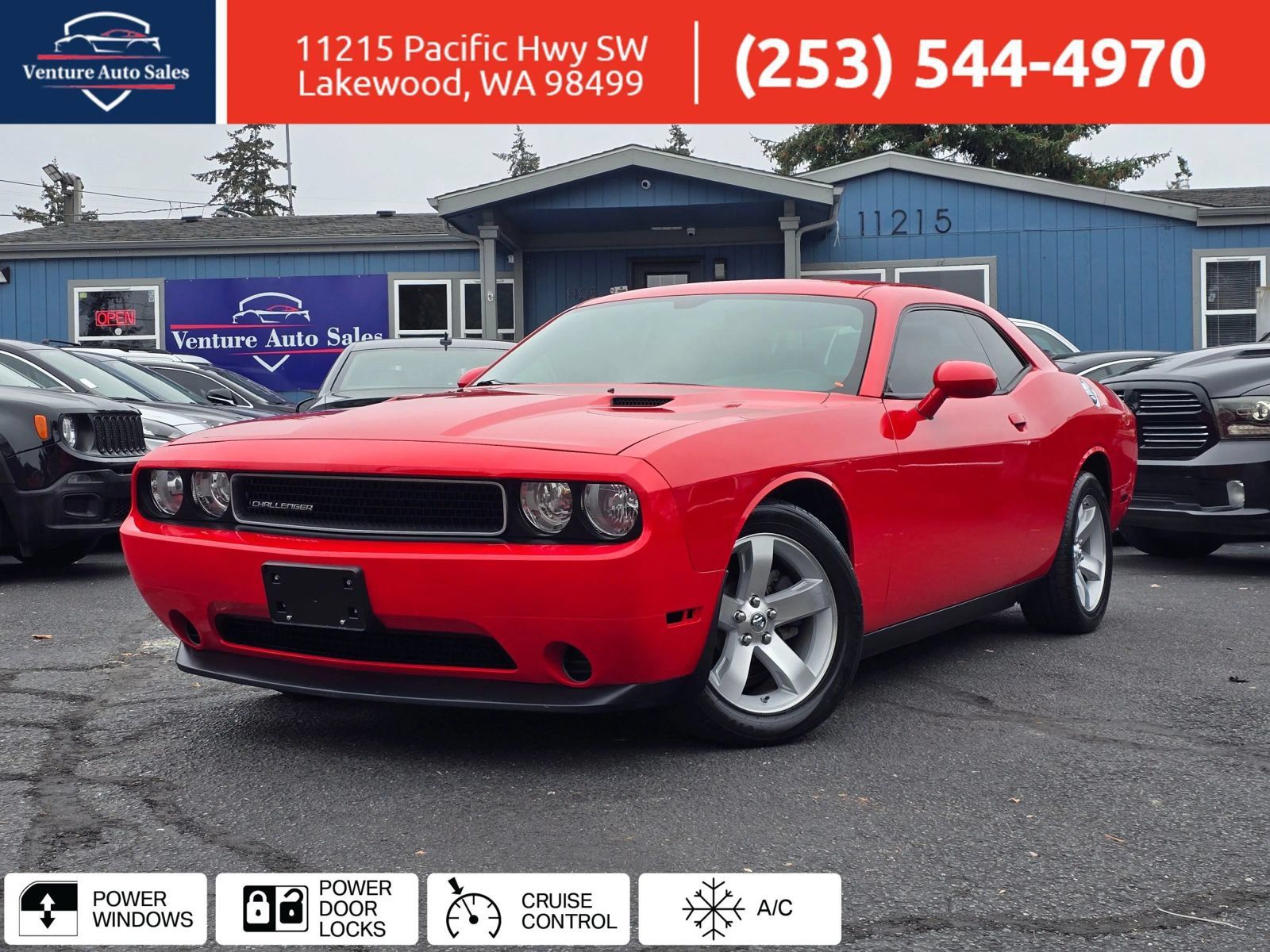Used 2014 Dodge Challenger SXT RWD image 1