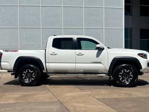 Used 2023 Toyota Tacoma TRD Off-Road AWD/4WD image 3