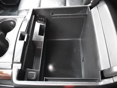 Used 2018 Chevrolet Suburban LT image 33