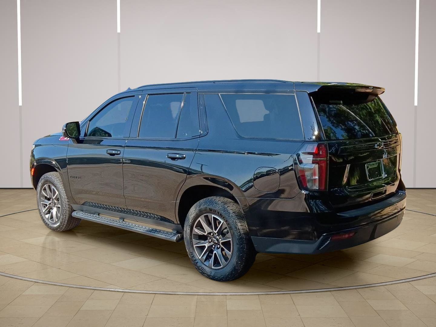 Used 2024 Chevrolet Tahoe Z71 w/ Luxury Package AWD/4WD image 5