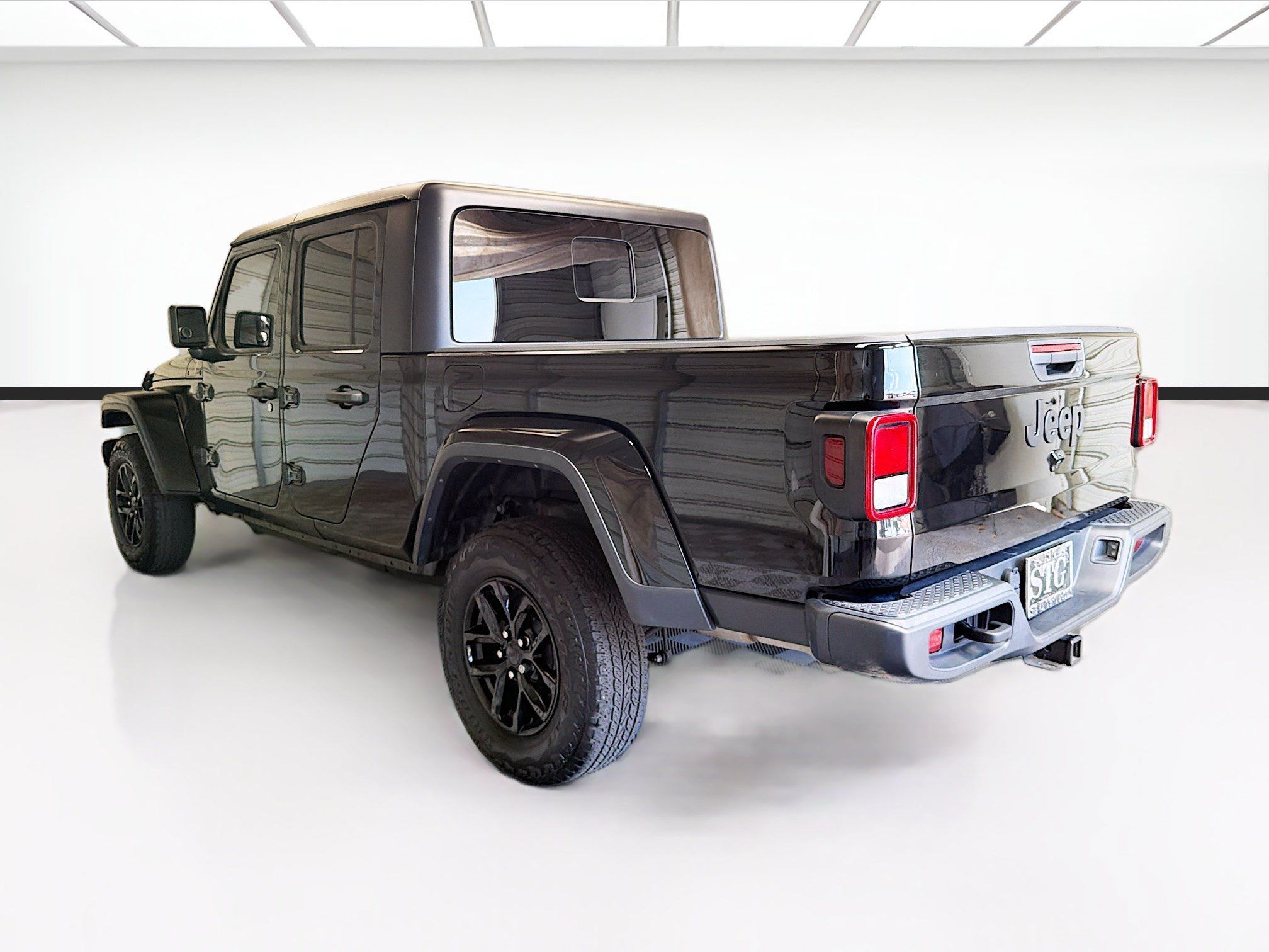 Used 2023 Jeep Gladiator Sport AWD/4WD image 6