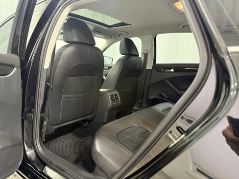 Used 2014 Volkswagen Passat TDI SEL Premium image 24