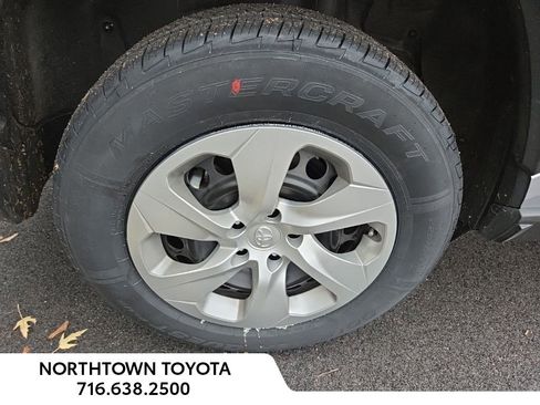 Used 2022 Toyota RAV4 LE image 5