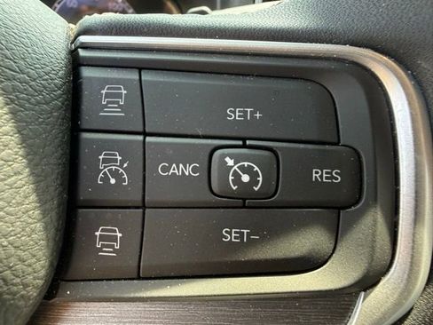 Used 2025 Jeep Wagoneer Series III w/ Premium Group I AWD/4WD image 24