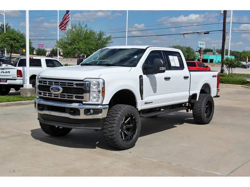 Used 2024 Ford F250 XLT AWD/4WD image 2