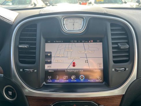 Used 2015 Chrysler 300 C Platinum image 23