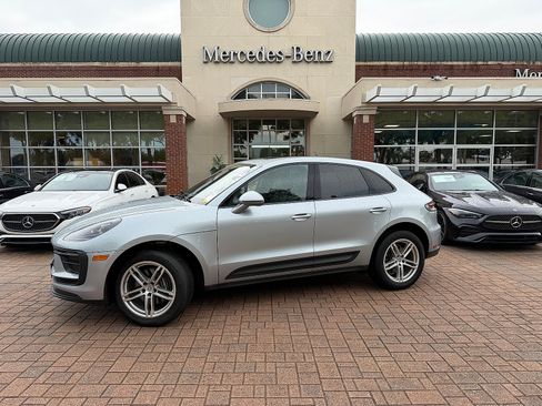 Used 2024 Porsche Macan AWD/4WD image 2