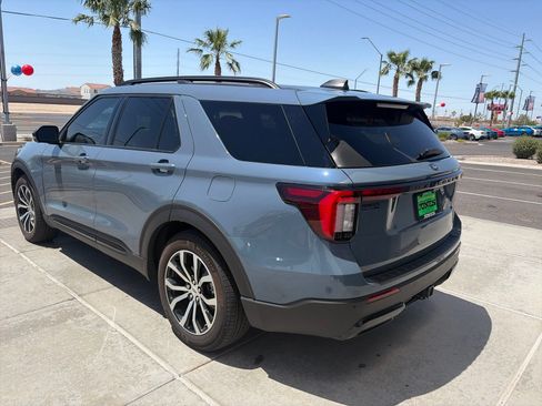 Used 2025 Ford Explorer ST-Line w/ Premium Package RWD image 3