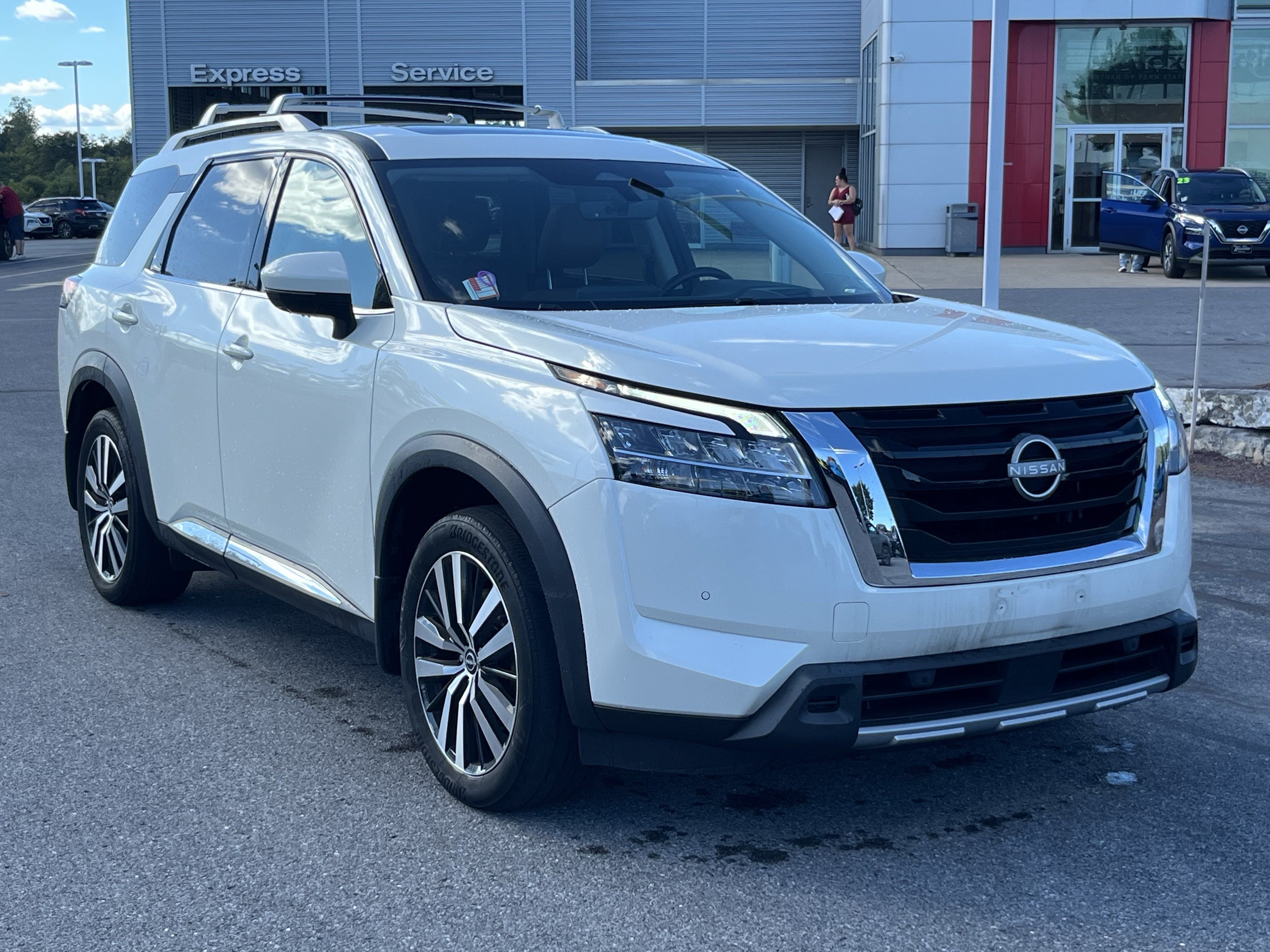 Used 2024 Nissan Pathfinder Platinum w/ Cargo Package AWD/4WD image 1