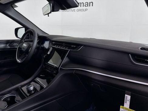 New 2025 Jeep Grand Cherokee L Altitude image 30