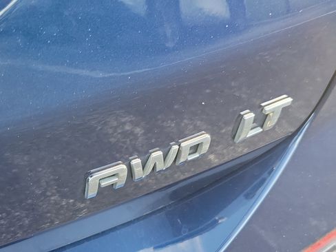 Used 2022 Chevrolet Equinox LT w/ Driver Convenience Package image 10