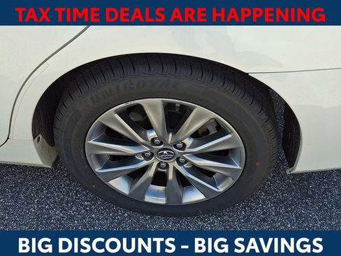 Used 2017 Toyota Camry XLE w/ Moonroof Package image 9