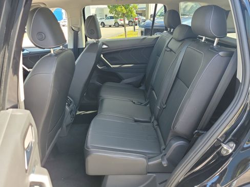 Used 2023 Volkswagen Tiguan SE FWD image 18