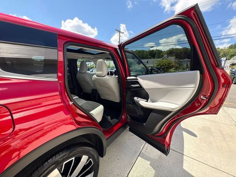 Used 2025 Mitsubishi Outlander SE AWD/4WD image 36