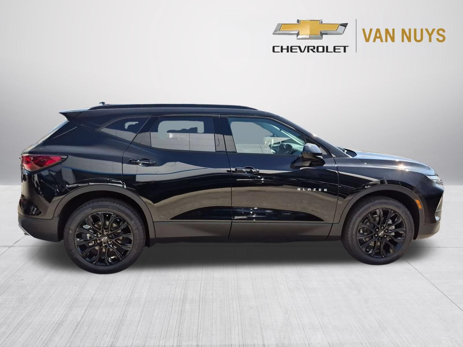 New 2026 Chevrolet Blazer LT w/ Convenience Package FWD image 3
