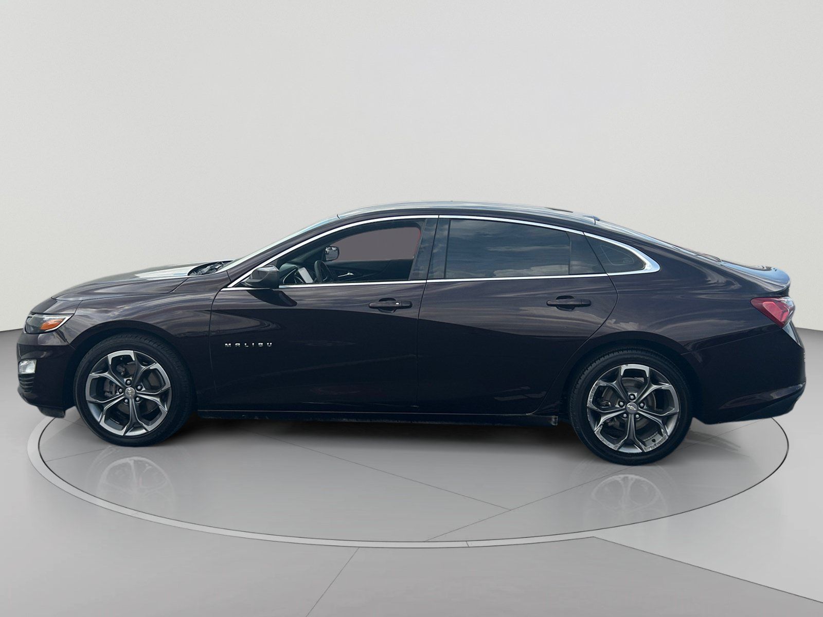 Used 2020 Chevrolet Malibu LT FWD image 2