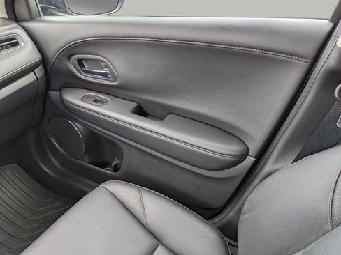 Used 2018 Honda HR-V EX-L image 16