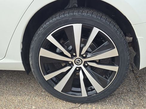 Used 2022 Nissan Altima 2.5 Platinum image 34