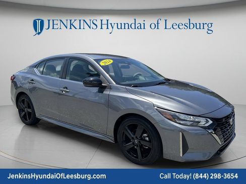 Used 2024 Nissan Sentra SR FWD image 1