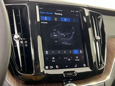 Used 2023 Volvo XC60 B5 Plus w/ Climate Package image 18
