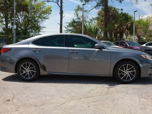 Used 2016 Lexus ES 350 w/ Luxury Package w/Wood Trim FWD image 17