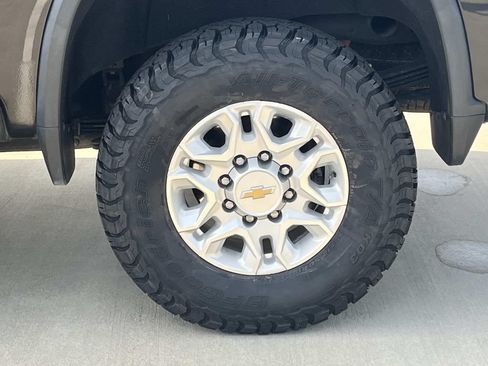 Used 2022 Chevrolet Silverado 2500 LT w/ Convenience Package AWD/4WD image 13