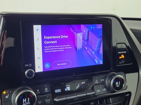 Used 2023 Toyota Highlander XLE image 18