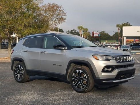 Used 2022 Jeep Compass Limited image 2
