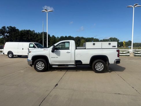 Used 2020 Chevrolet Silverado 2500 LT w/ Convenience Package AWD/4WD image 3