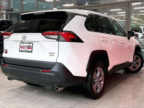 Used 2022 Toyota RAV4 XLE AWD/4WD image 12