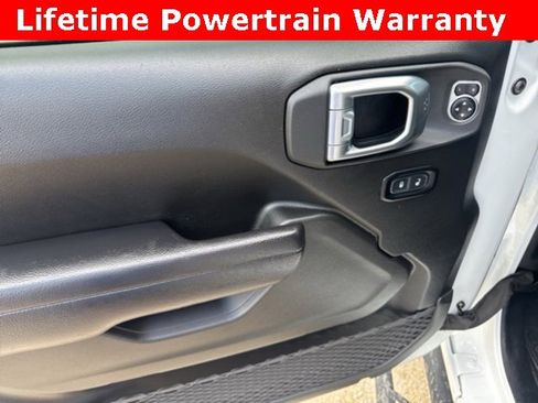 Used 2024 Jeep Gladiator Rubicon w/ Technology Group image 8