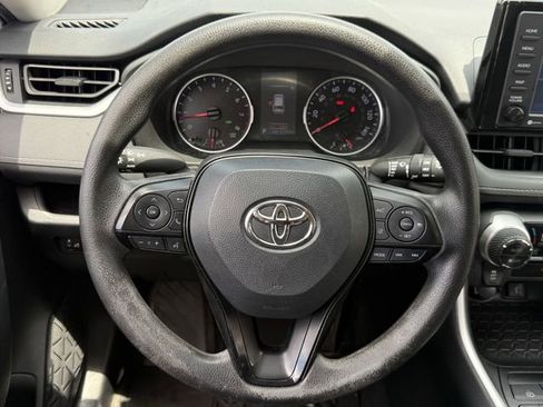 Used 2022 Toyota RAV4 XLE FWD image 13