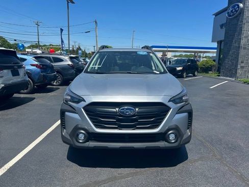 Used 2025 Subaru Outback Onyx Edition AWD/4WD image 2