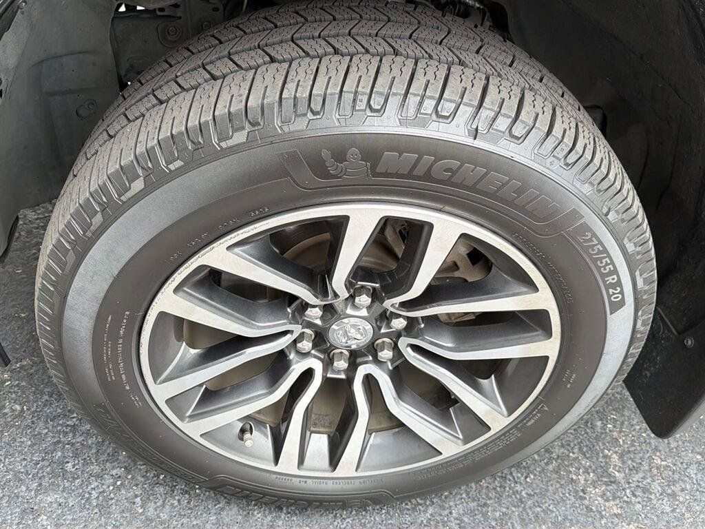 Used 2025 RAM 1500 Limited AWD/4WD image 2