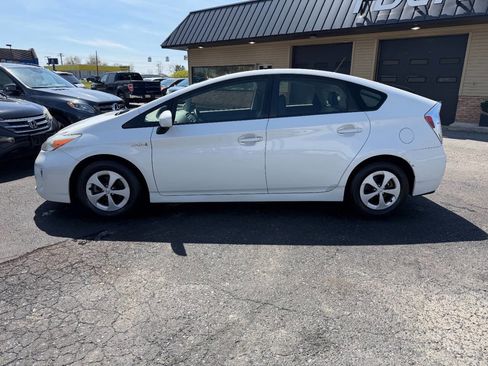 Used 2013 Toyota Prius Four w/ Deluxe Solar Roof Pkg image 13