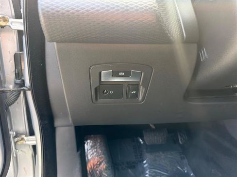 Used 2018 Land Rover Range Rover Velar S AWD/4WD image 11