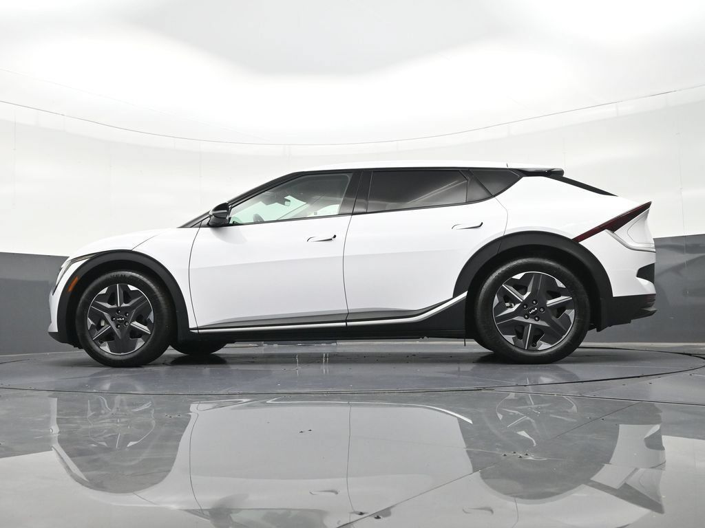 Used 2025 Kia EV6 Light RWD image 29