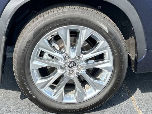 New 2026 Toyota Highlander Limited AWD/4WD image 10