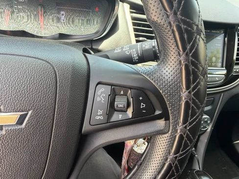 Used 2019 Chevrolet Trax LS FWD image 11