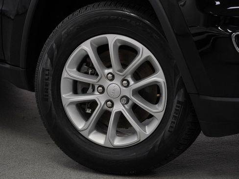 Certified 2022 Jeep Grand Cherokee Laredo E image 5