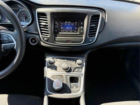 Used 2016 Chrysler 200 Limited FWD image 15