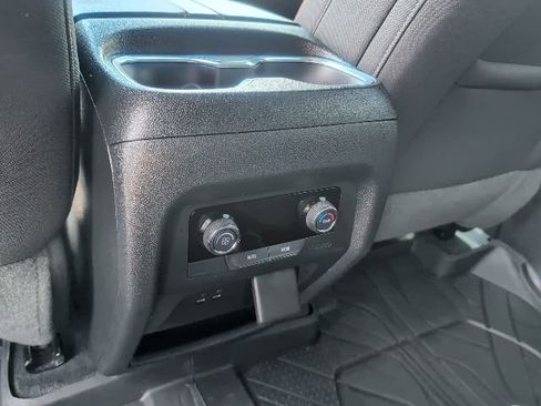 Used 2024 Chevrolet Traverse LT AWD/4WD image 36