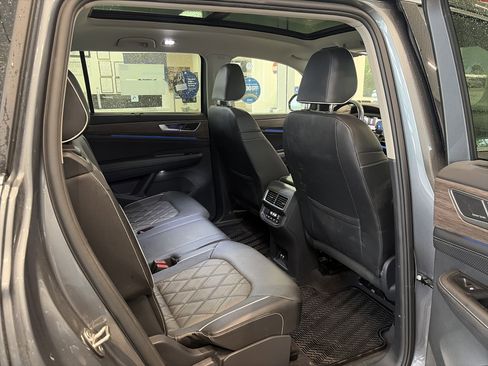 Used 2024 Volkswagen Atlas SEL Premium R-Line AWD/4WD image 29