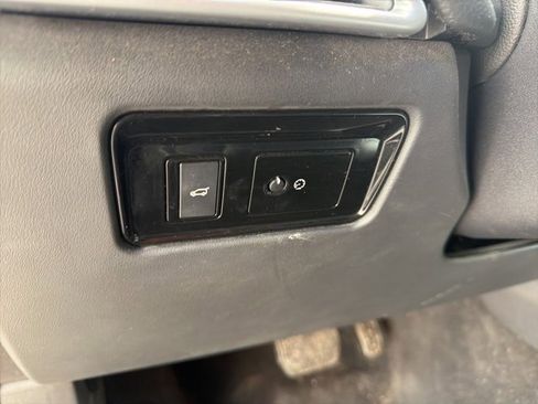 Used 2017 Jaguar F-PACE Prestige image 17