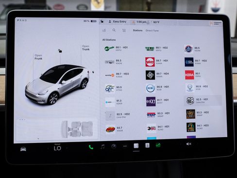 Used 2022 Tesla Model Y Long Range AWD/4WD image 28
