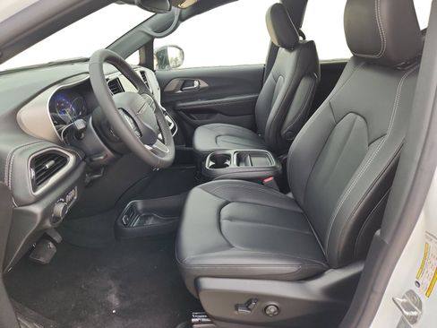 New 2027 Chrysler Pacifica Select FWD image 12