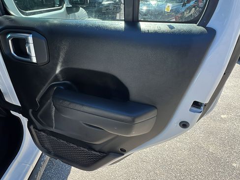 Used 2024 Jeep Gladiator Sport image 19